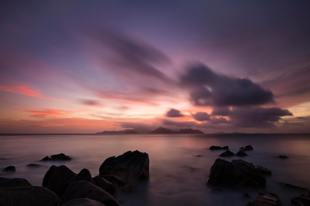 Tramonto tropicale di Praslin Seychelles