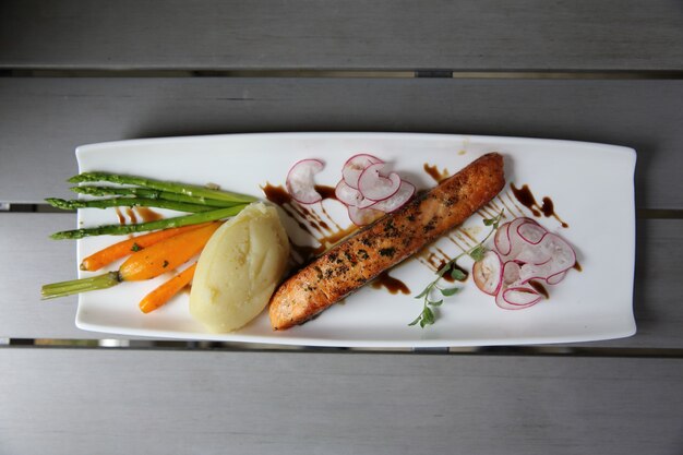 Trancio di salmone al forno alla griglia