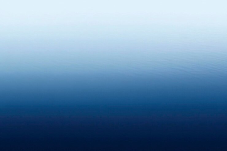 Foto transizione liscia del gradiente da blu chiaro a marino profondo per gli sfondi di progettazione grafica
