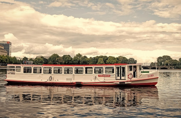 Trasporto di navi ad Amburgo, Germania