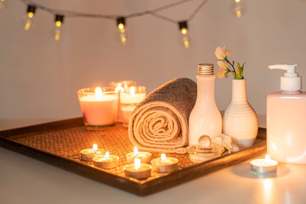 Trattamento di bellezza spa con candele