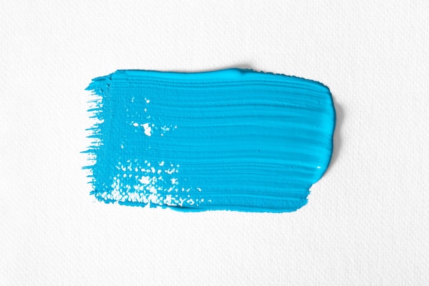 Tratto di pittura ad olio di colore blu su sfondo bianco