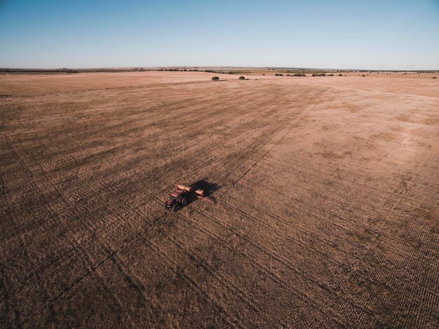 Trattore e seminatrice semina diretta nella pampa Argentina