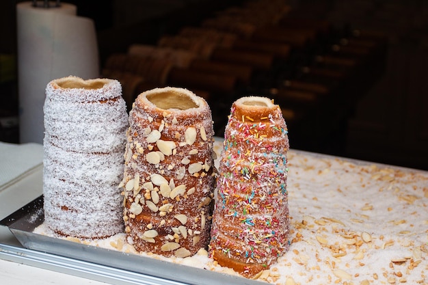 Trdelnik cibo di strada tradizionale ceco a Praga Repubblica Ceca