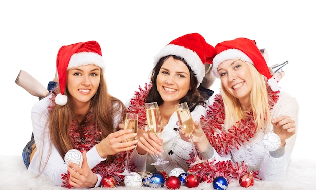 Tre belle ragazze allo champagne di Capodanno