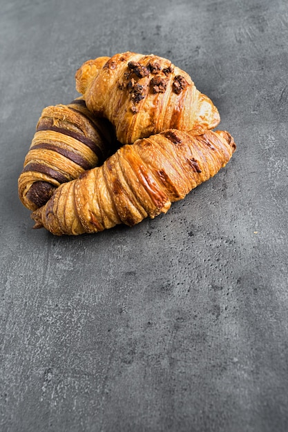 Tre diversi tipi di croissant tradizionali hanno recentemente sfornato uno spuntino delizioso