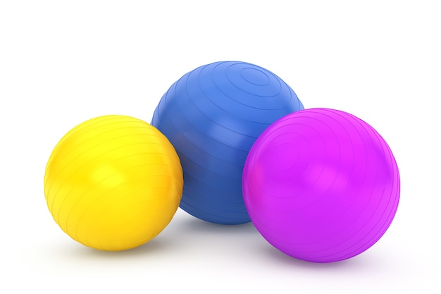 Tre palline fitness colorate su sfondo bianco