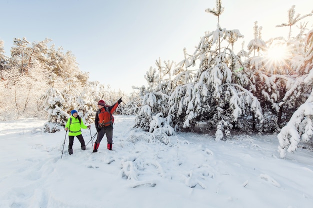 Trekkers lungo il sentiero per rifugiarsi nel Parco Naturale