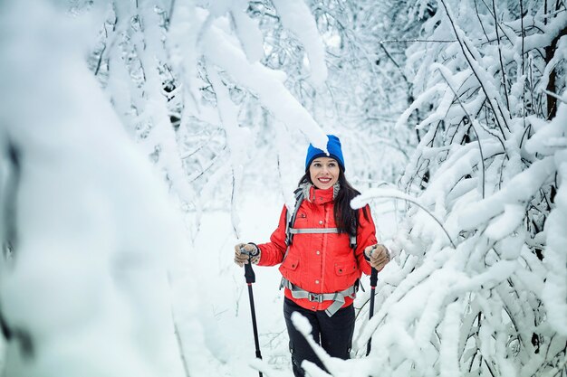 Trekkers lungo il sentiero per rifugiarsi nel Parco Naturale