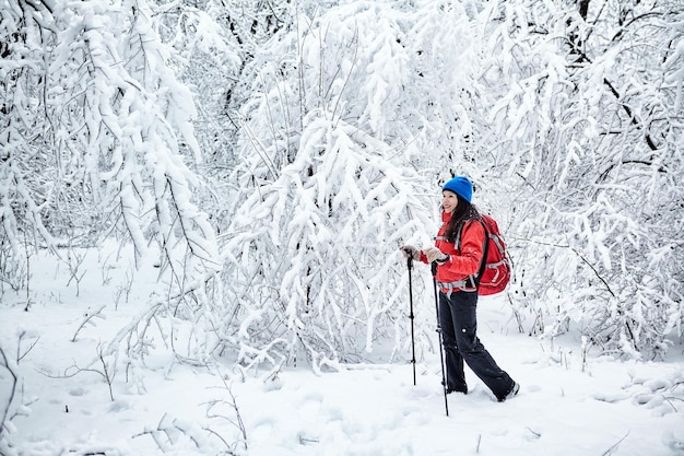 Trekkers lungo il sentiero per rifugiarsi nel Parco Naturale