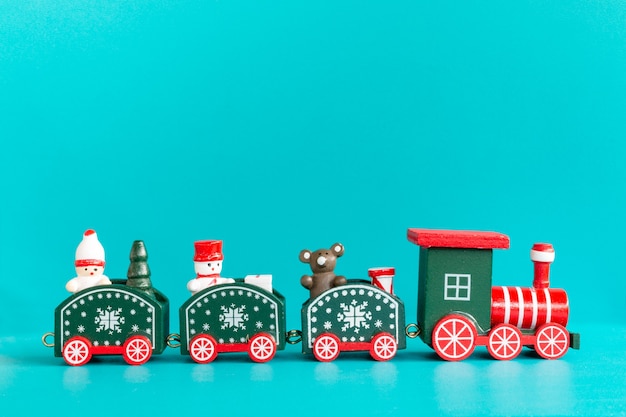 Trenino di Natale per bambini su sfondo blu, Merry Christmas Concept