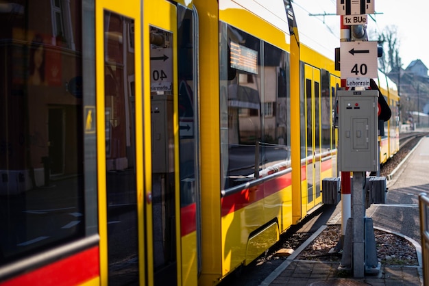 Treno alla stazione ferroviaria