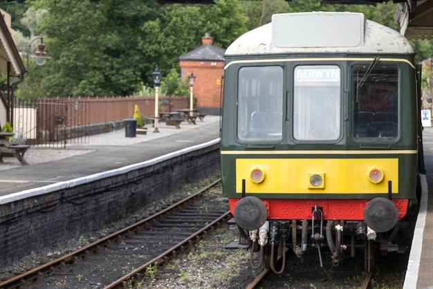 Treno nella vecchia stazione di LLangollen, Galles