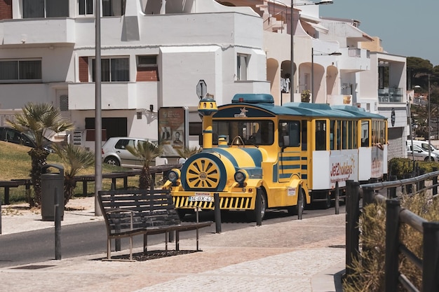 Treno per bambini nel centro storico di Albufeira Portogallo