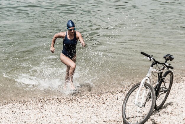 Triatleta in esercizio