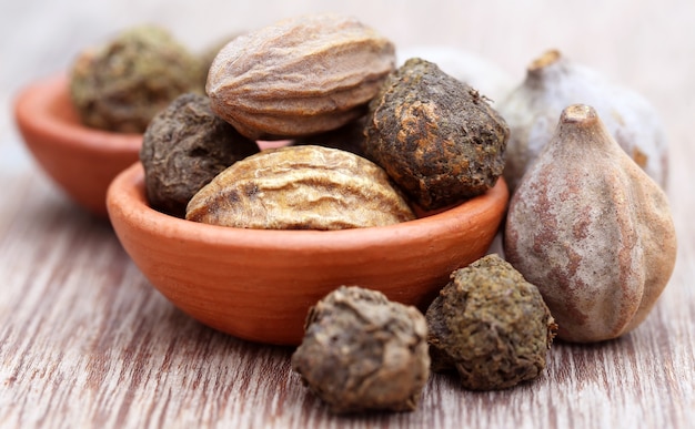 Triphala, una combinazione di frutti ayurvedici, del subcontinente indiano