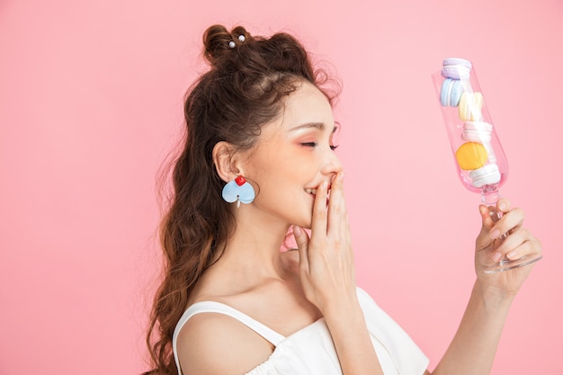 Trucco La donna prende il macarone