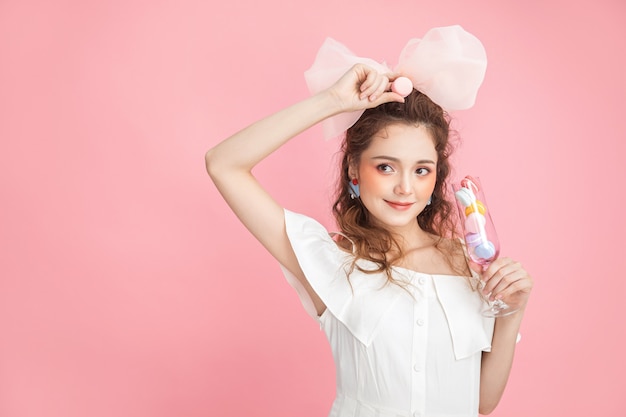 Trucco La donna prende il macarone