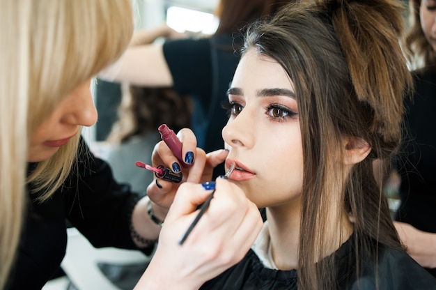 Trucco professionale prima del matrimonio