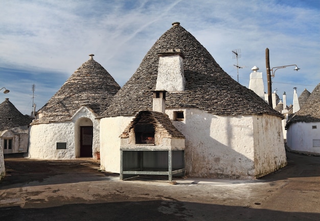 Trulli ad alberobello, italia, street view