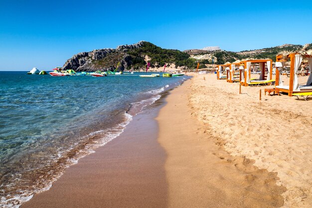 TSAMBIKA GRECIA 2 luglio 2022 Spiaggia sabbiosa di Tsambika sull'isola di Rodi in Grecia