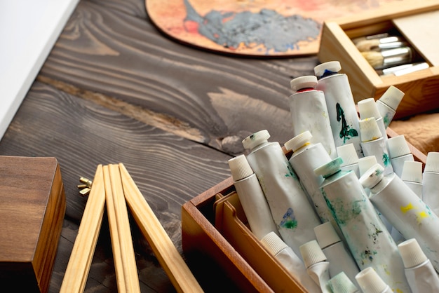 Tubi di vernice a olio per la pittura