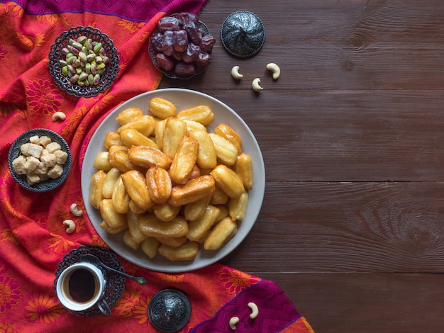 Tulumba Tatlisi - Dessert tradizionali turchi Tulumba. Celebrazione di dolci arabi Eid Ramadan.