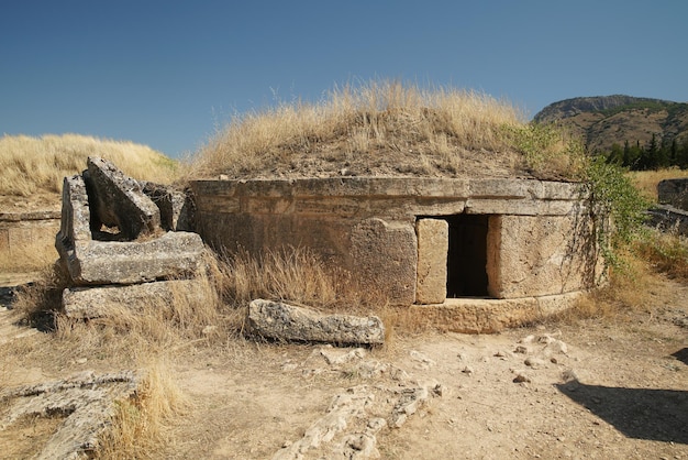 Tumulo nell'antica città di Hierapolis Pamukkale Denizli Turkiye