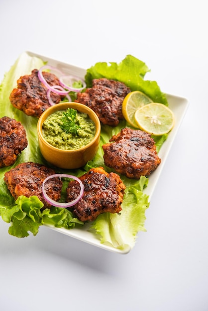 Tunde Ke Kabab, noto anche come galouti kebab di bufala, pollo o carne, è un piatto morbido a base di carne macinata popolare in India