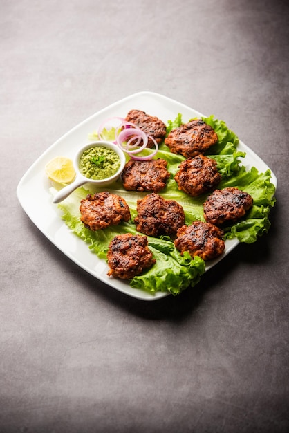 Tunde Ke Kabab, noto anche come galouti kebab di bufala, pollo o carne, è un piatto morbido a base di carne macinata popolare in India