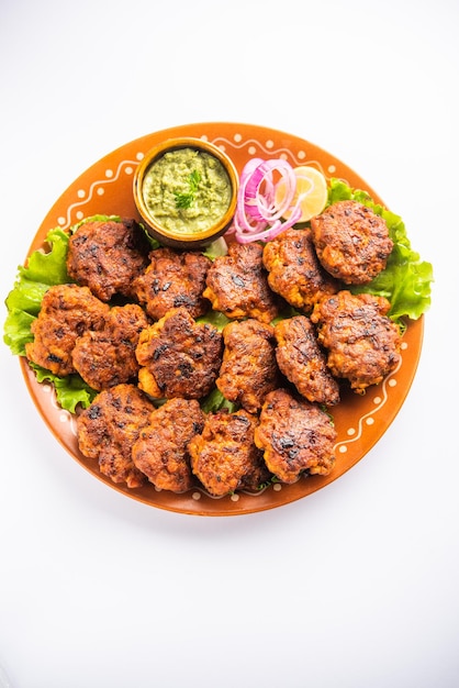 Tunde Ke Kabab, noto anche come galouti kebab di bufala, pollo o carne, è un piatto morbido a base di carne macinata popolare in India