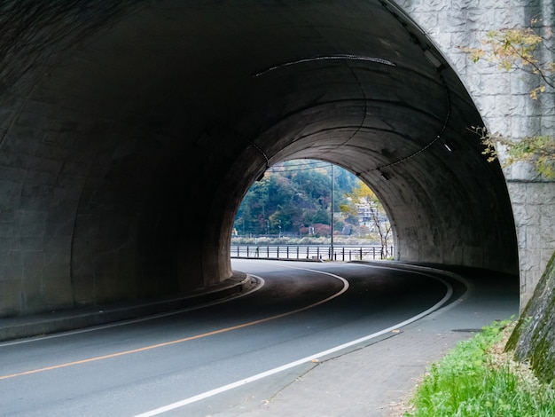 Tunnel con il lago Kawaguchiko