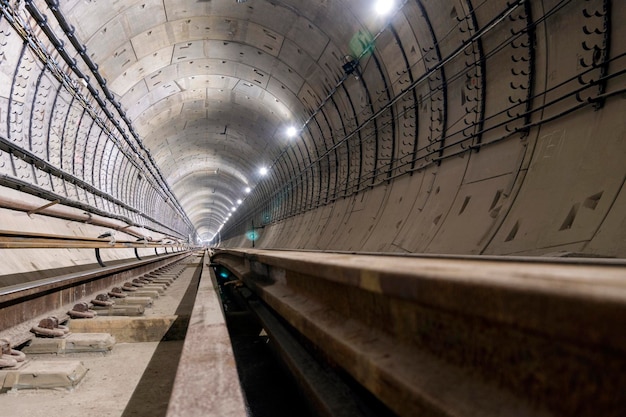 Tunnel della metropolitana in costruzione in tubi di cemento armato