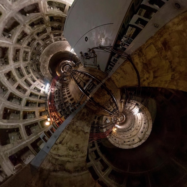 tunnel della metropolitana piccolo pianeta con cancello idraulico