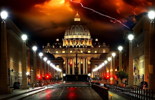 Tuoni, fulmini, tempesta sul Vaticano. Roma, Italia