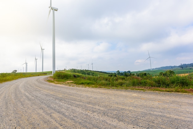 Turbina del mulino a vento per produzione elettrica a Khao Kho, Petchaboon, Tailandia