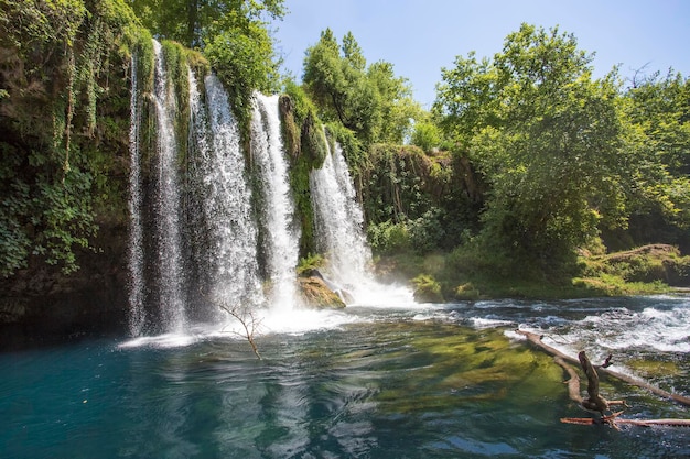 Turchia Antalya Duden Waterfall ladscape. Stagione primaverile.