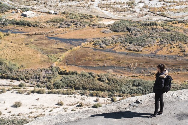 turista femminile con la natura