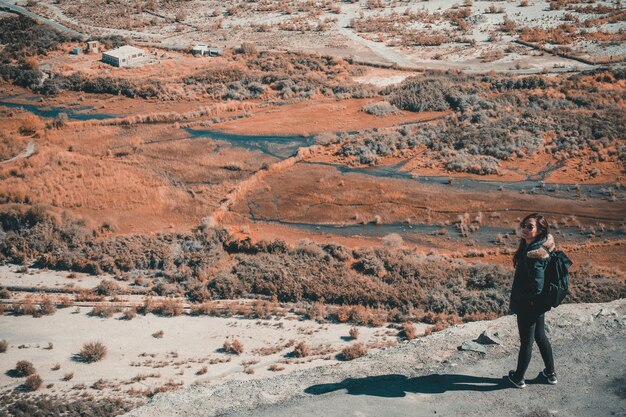 turista femminile con la natura