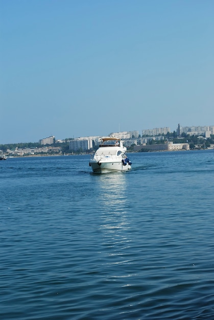 Turisti in barca. Crimea, Ucraina