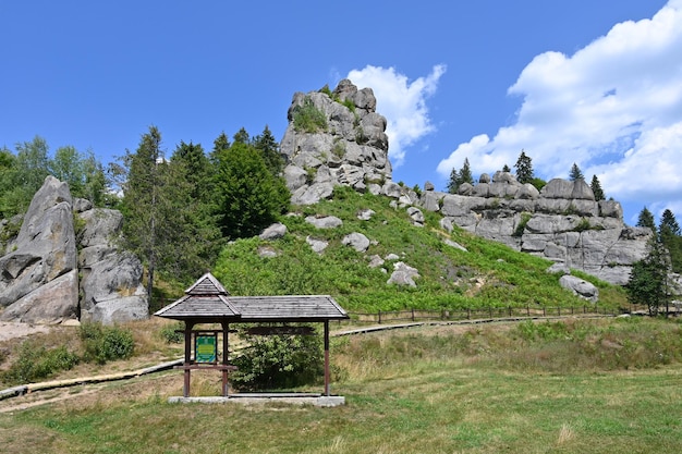 Tustan fortezza rocciosa del complesso difensivo medievale