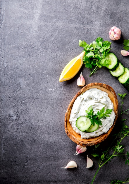 Tzatziki Salsa greca tradizionale. Notti su feste estive.