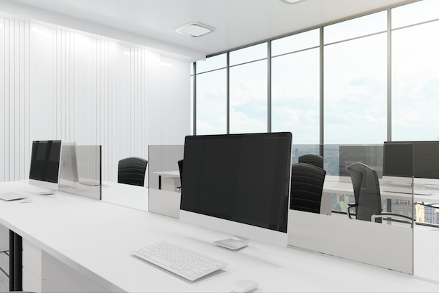 Ufficio bianco contemporaneo con computer