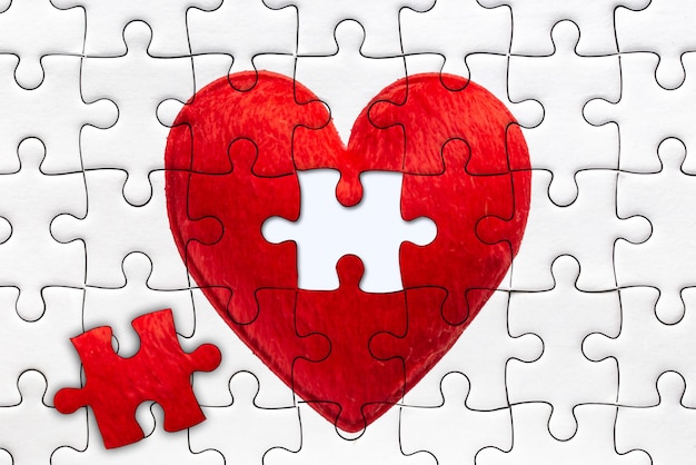 Ultimo pezzo per completare i puzzle del cuore per riempire completamente il concetto di amore insieme