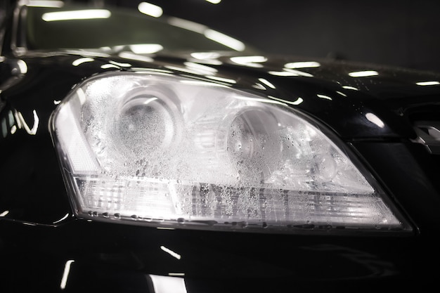 Umidità all'interno del faro dell'auto