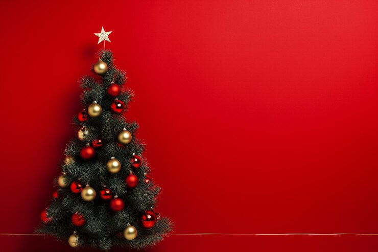 un albero di Natale con una stella in cima