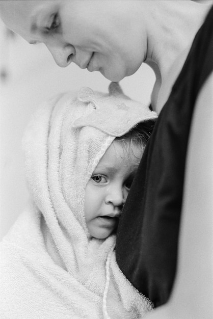 Un bambino dopo il bagno