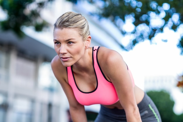 Un bellissimo atleta che riposa