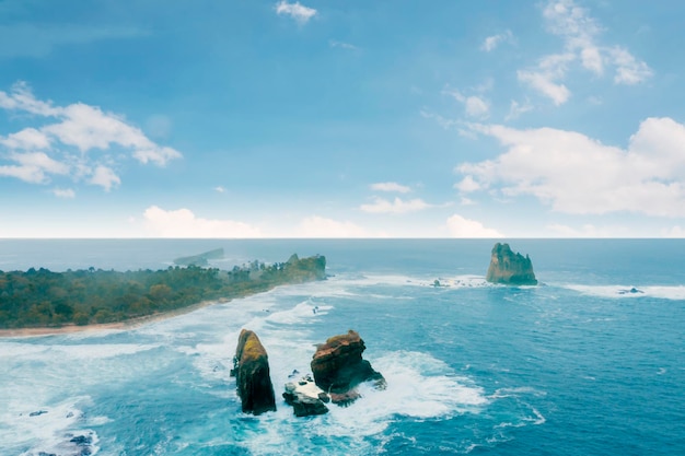 Un bellissimo paesaggio marino sulla spiaggia di Papuma