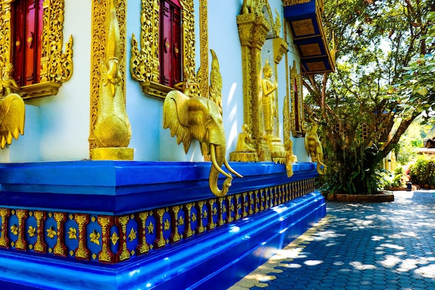 Un bellissimo tempio buddista situato a Chiang Mai Thailandia